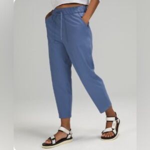 Lululemon Athletica Blue Crop Pant size 6